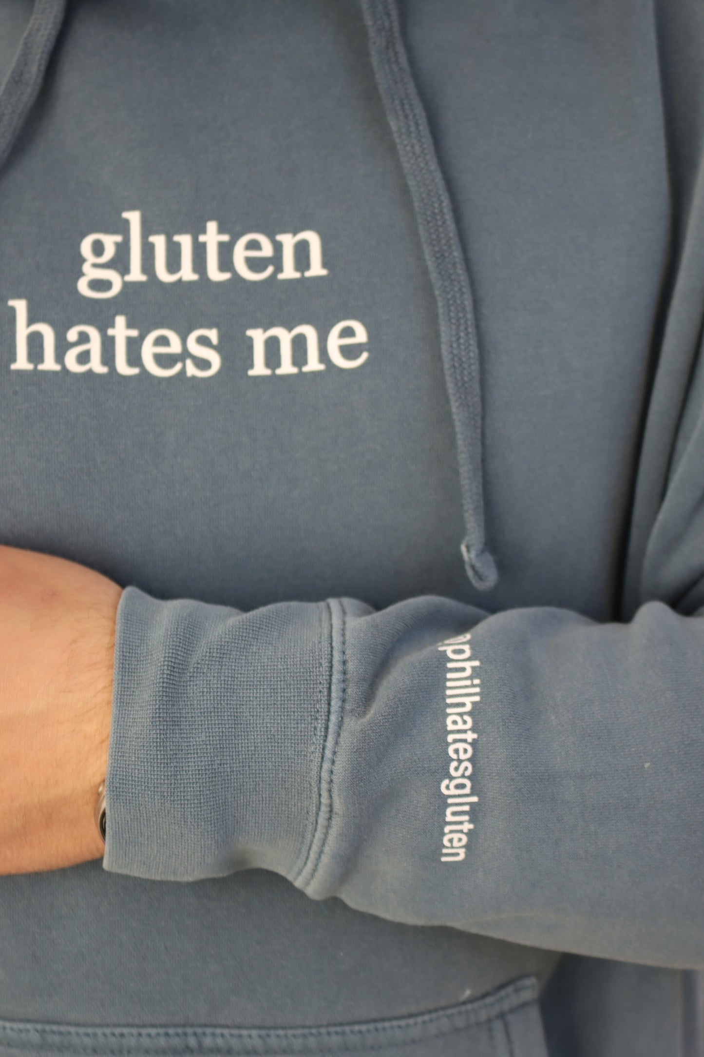 "gluten hates me" hoodie - pigment slate blue