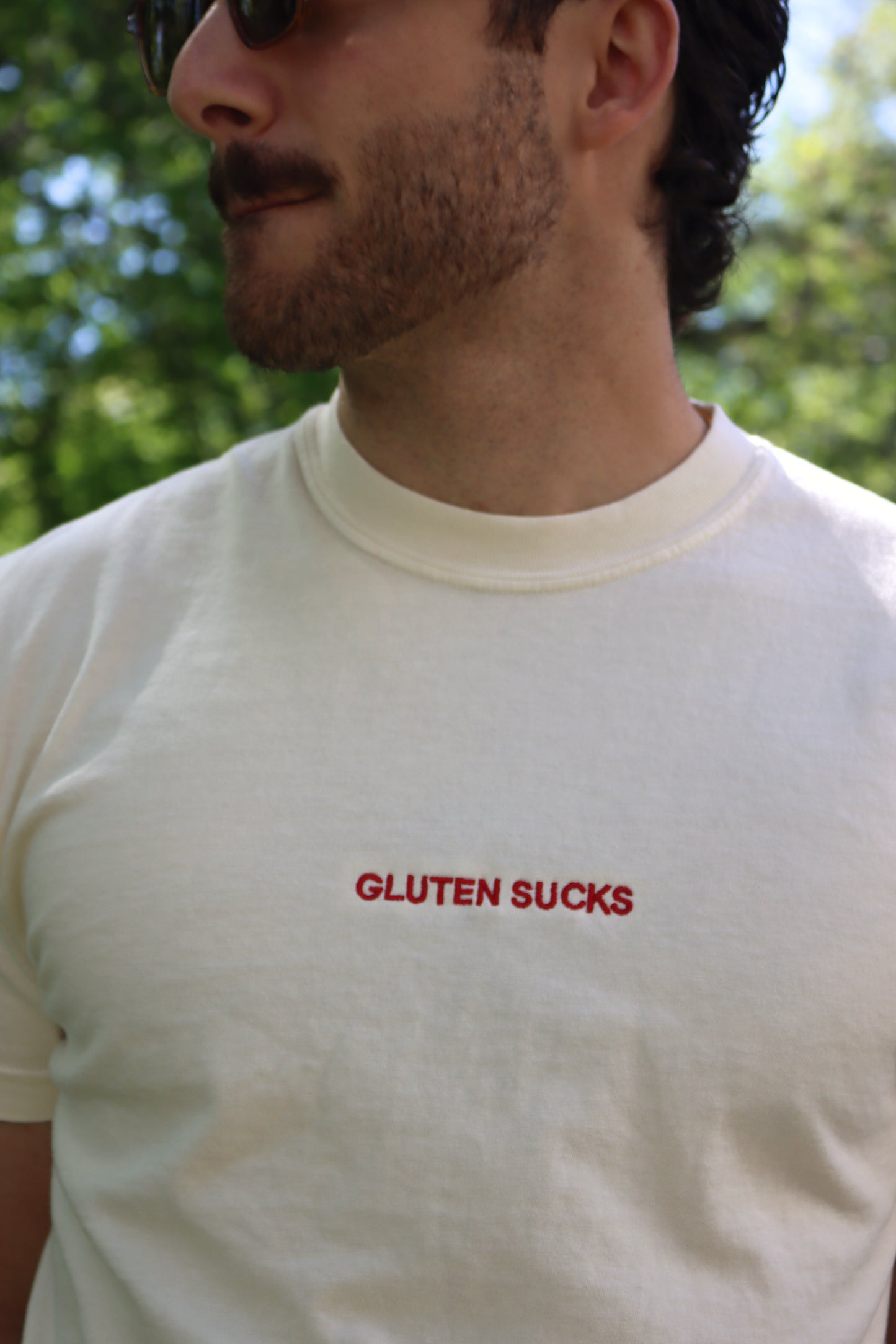 "gluten sucks" embroidered tee - ivory