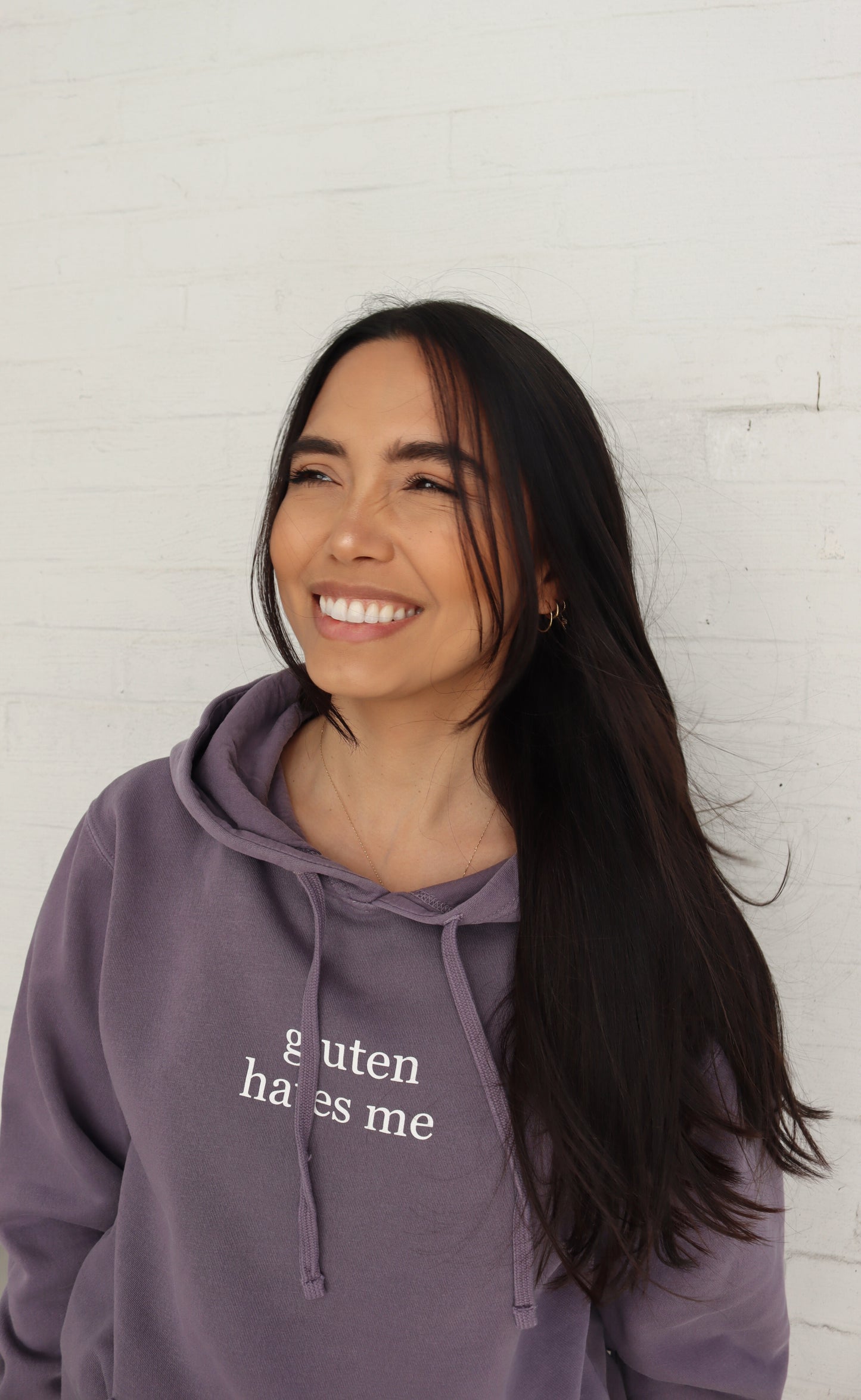 "gluten hates me" hoodie - pigment plum