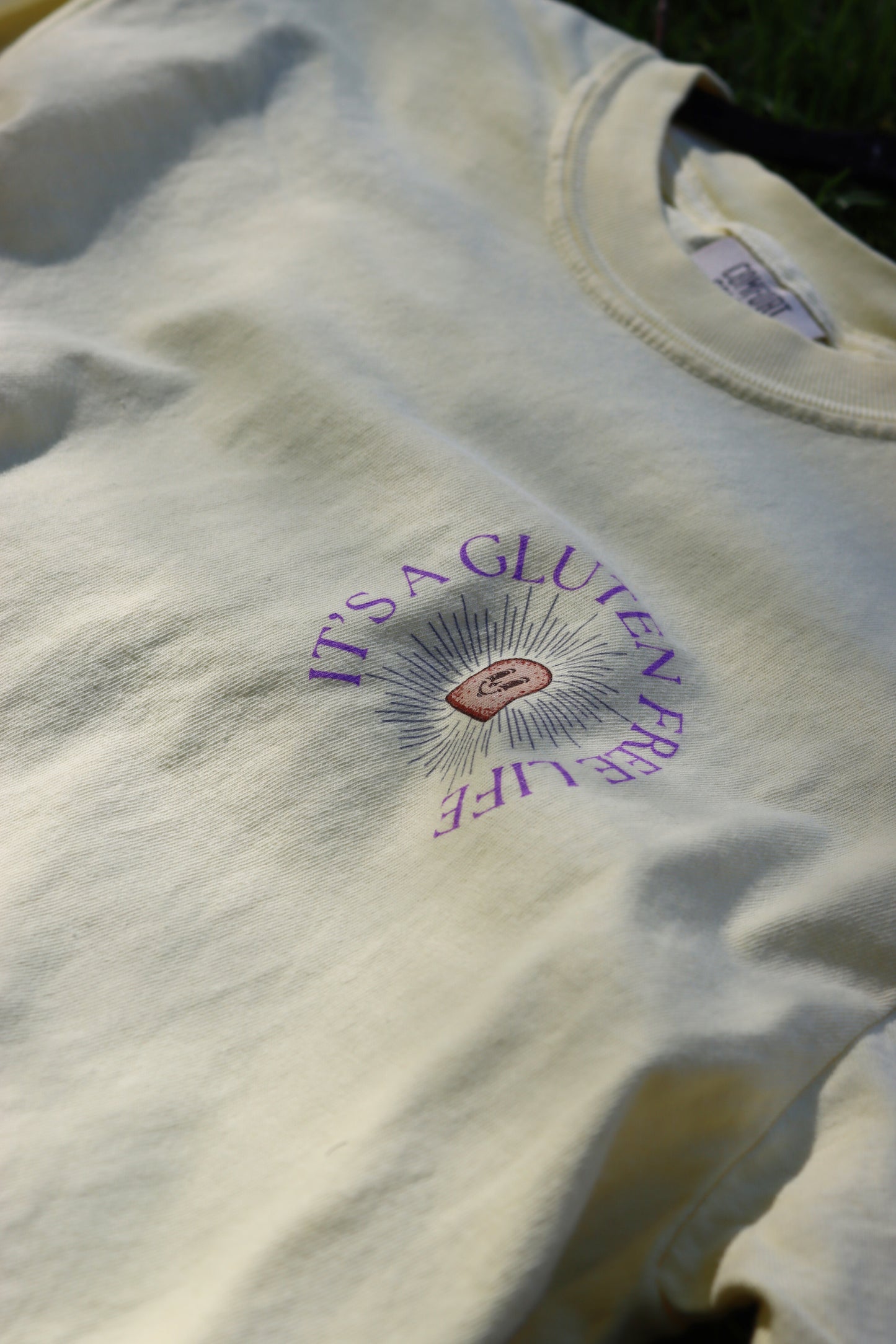 "its a gluten free life" tee - soft butter