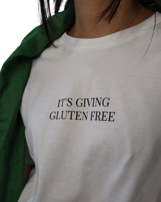 SALE | "it's giving gluten free" - short sleeve t-shirt (natural)
