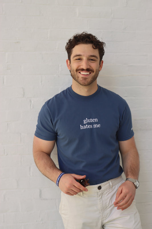 "gluten hates me" tee - midnight blue