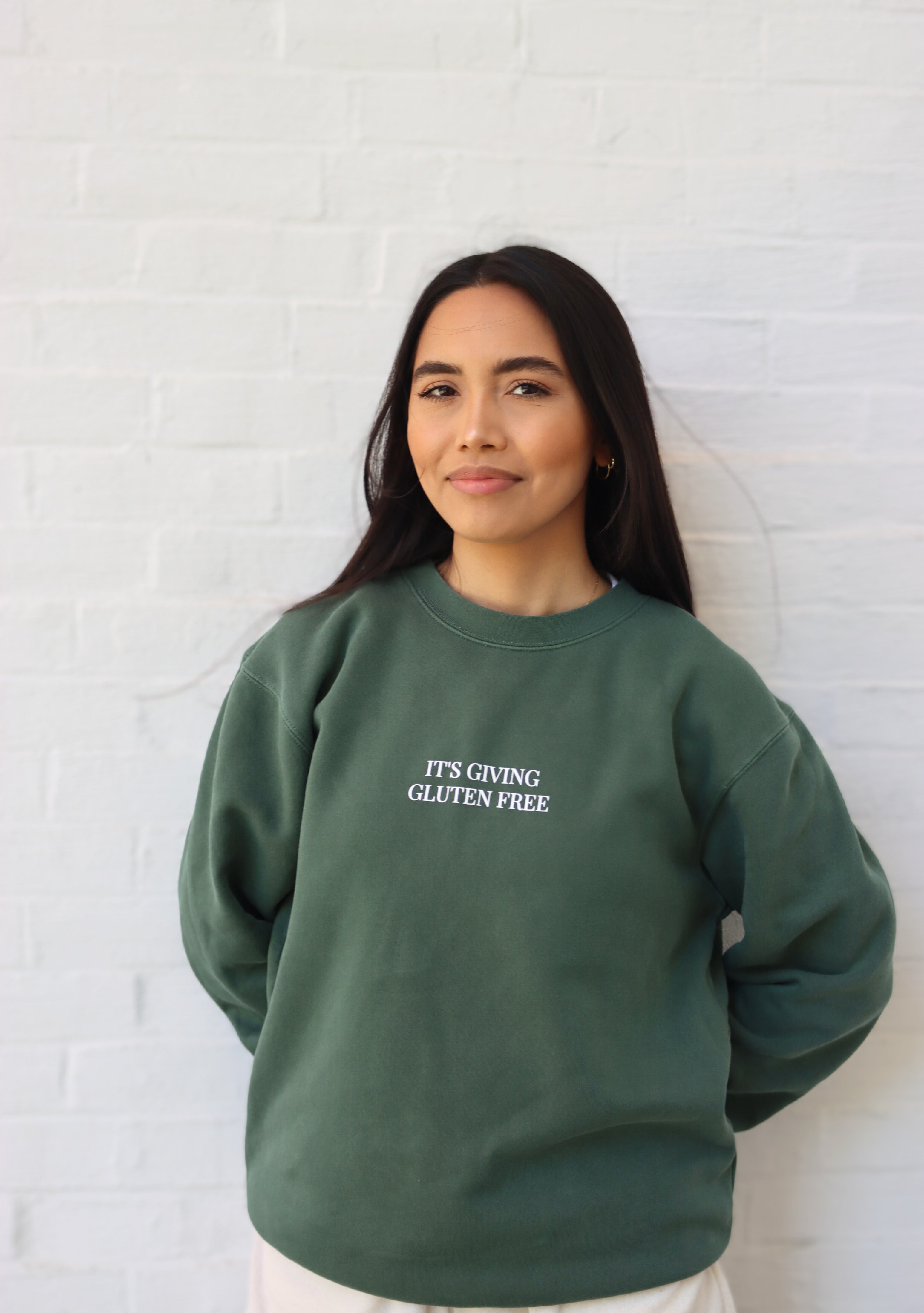 "its giving gluten free" crewneck - alpine green