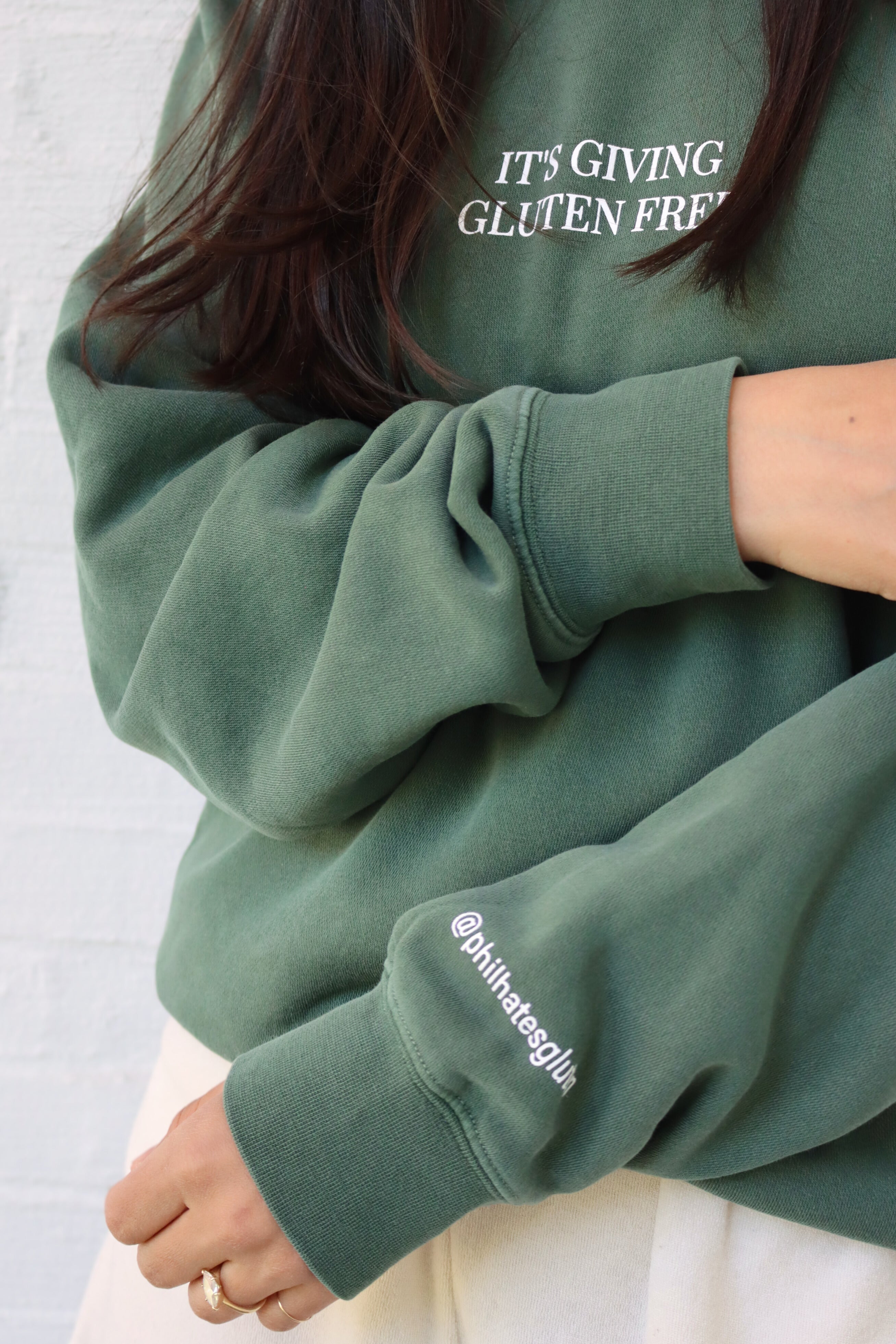 "its giving gluten free" crewneck - alpine green