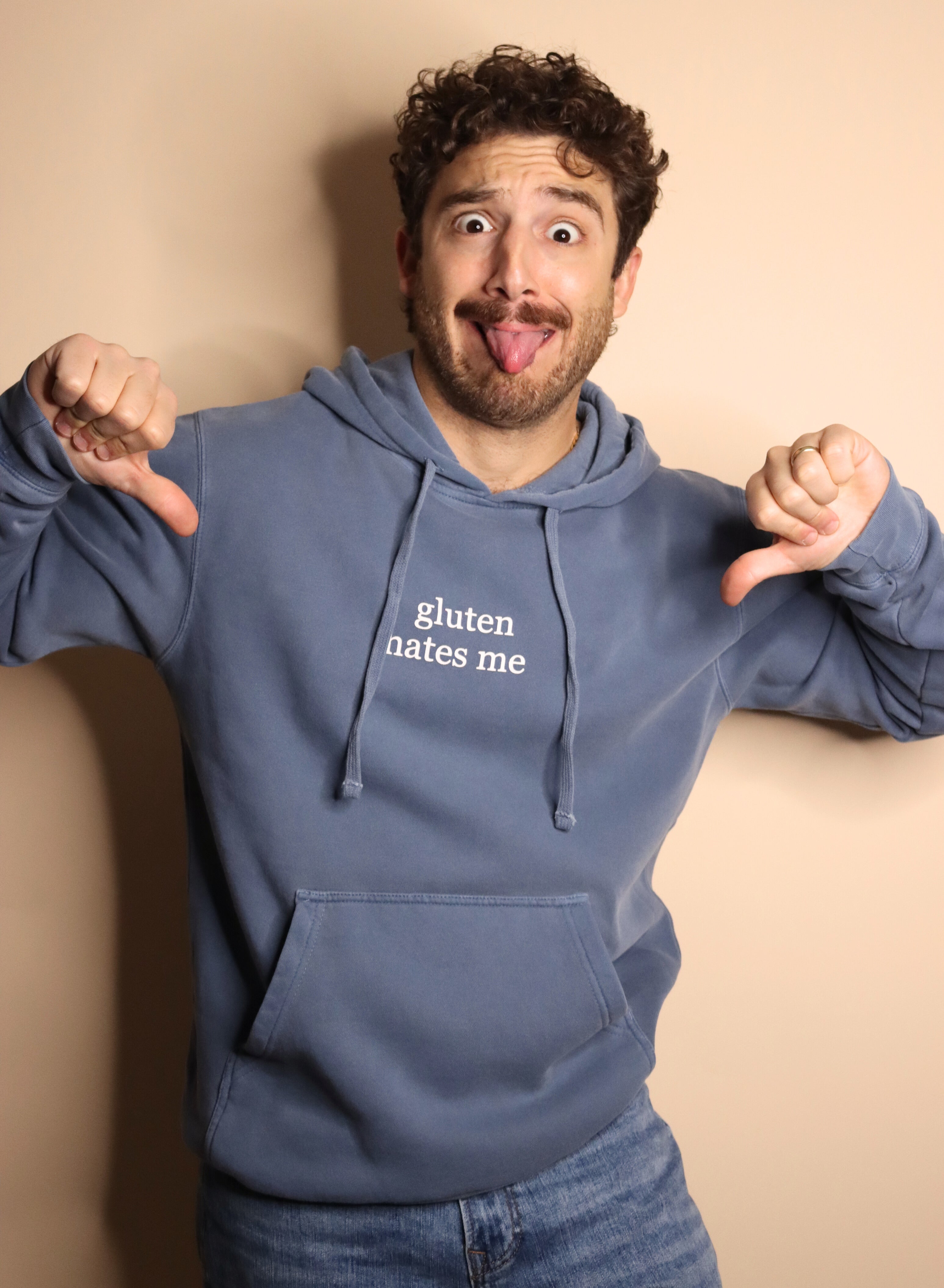 "gluten hates me" hoodie - pigment slate blue