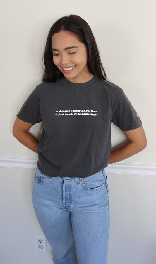 SALE | "it doesn't need to be perfect" - short sleeve t-shirt (pepper)